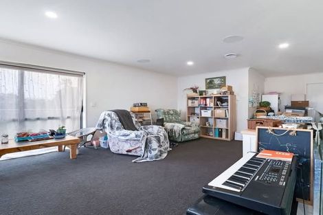 Photo of property in 4a Kelman Road, Kelston, Auckland, 0602