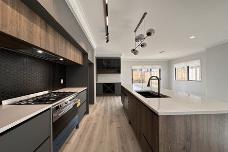 Photo of property in 13 Cara Avenue, Kumeu, 0810