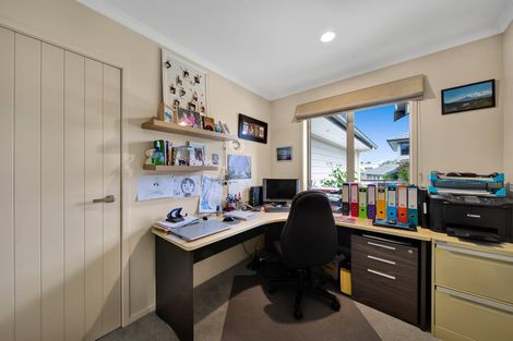 Photo of property in 13b Heta Road, Highlands Park, New Plymouth, 4312