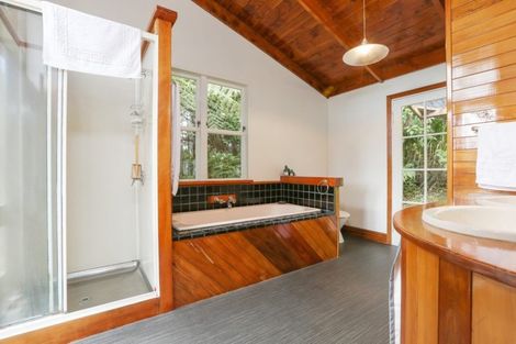 Photo of property in 64 Mountain Road, Henderson Valley, Auckland, 0612