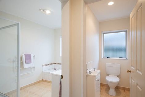 Photo of property in 86 Guildford Drive, Paraparaumu, 5032