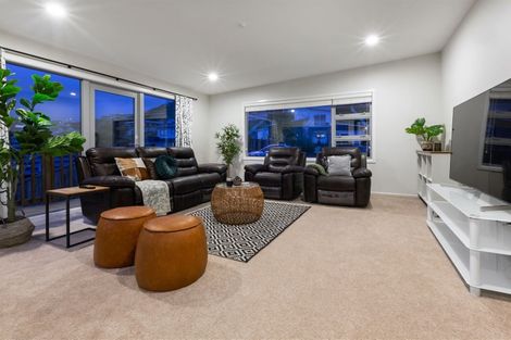 Photo of property in 20 Madeira Close, Whitby, Porirua, 5024