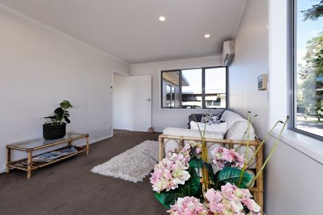 Photo of property in 1/93 Hobsonville Road, West Harbour, Auckland, 0618