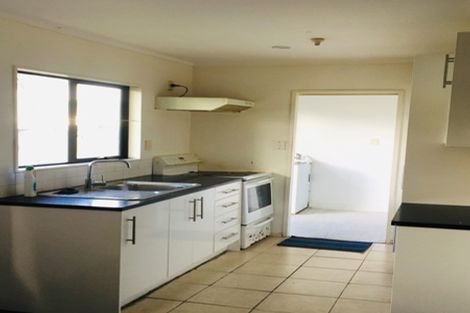 Photo of property in 2/24 Trentham Road, Papakura, 2110
