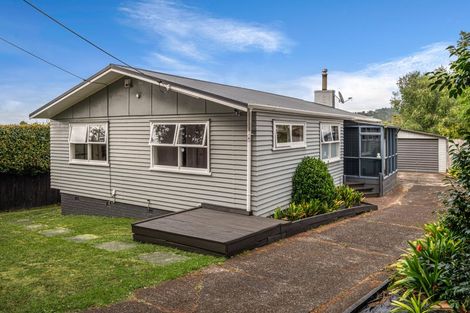 Photo of property in 6 Tauhara Street, Green Bay, Auckland, 0604