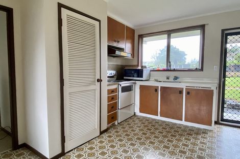 Photo of property in 2/558 Swanson Road, Ranui, Auckland, 0612