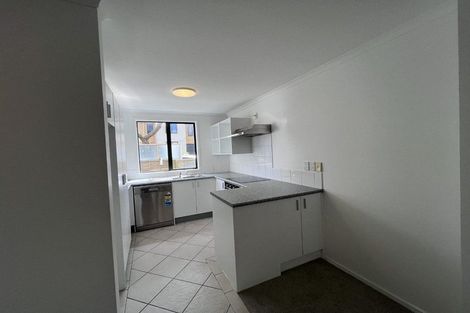 Photo of property in 4 Barnea Circle, Glen Eden, Auckland, 0602