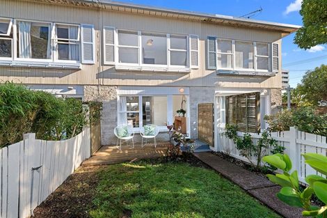 Photo of property in 2/67 Vauxhall Road, Devonport, Auckland, 0624