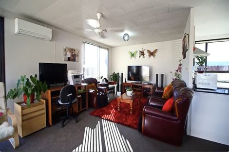 Photo of property in 1/29 Devonshire Road, Unsworth Heights, Auckland, 0632
