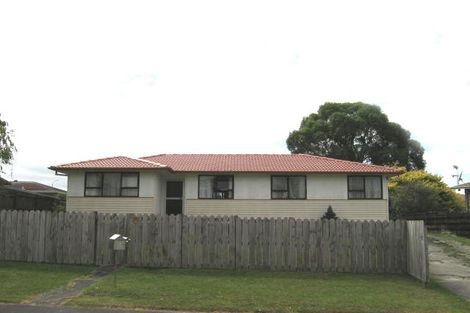 Photo of property in 9 Foyle Place, Glendene, Auckland, 0602