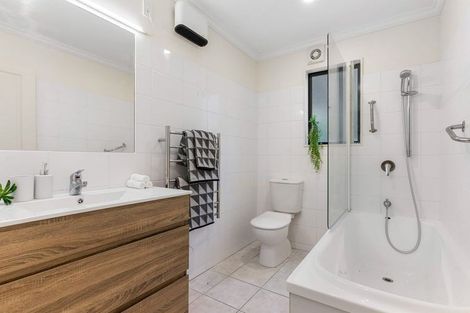 Photo of property in 44 Futuna Close, Karori, Wellington, 6012