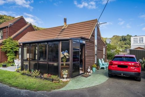 Photo of property in 3a Pukatea Street, Eastbourne, Lower Hutt, 5013