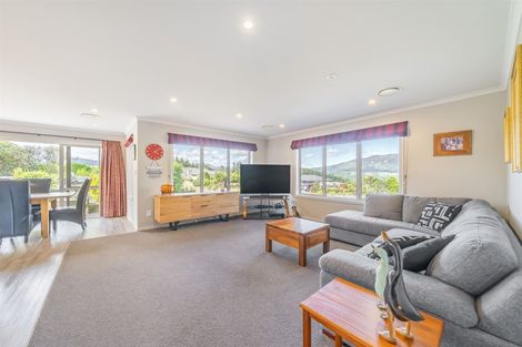 Photo of property in 1 Valley View Way, Timberlea, Upper Hutt, 5018