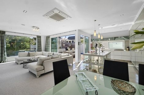 Photo of property in 10 Pendarves Street, New Plymouth, 4310