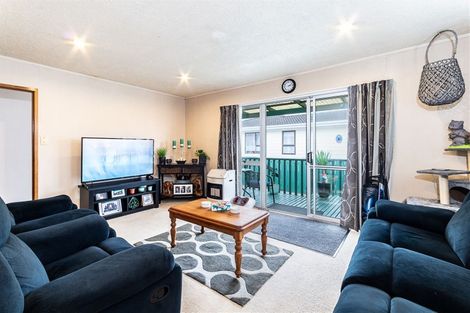 Photo of property in 16 Glen Road, Ranui, Auckland, 0612