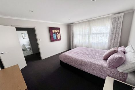 Photo of property in 2/50 Banbury Crescent, Fairfield, Hamilton, 3214