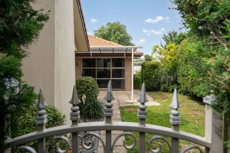 Photo of property in 1 Glenroy Place, Green Bay, Auckland, 0604