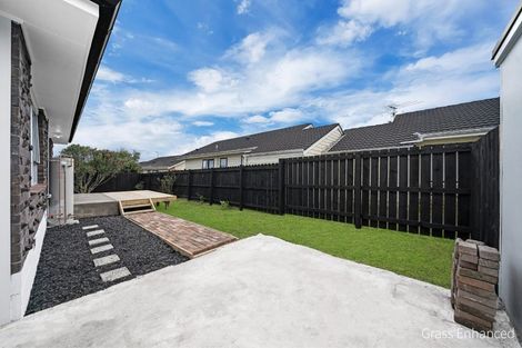 Photo of property in 2/37 Blacklock Avenue, Henderson, Auckland, 0612