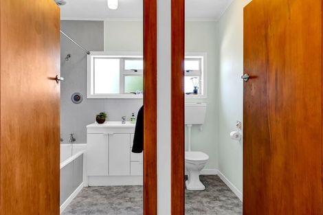 Photo of property in 10 York Crescent, Westown, New Plymouth, 4310