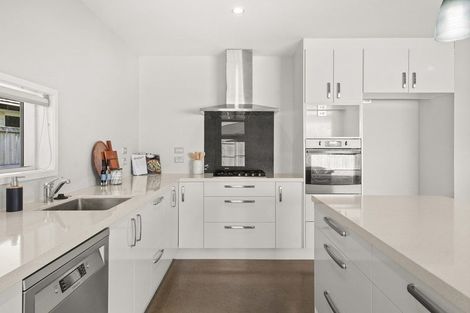 Photo of property in 33 Kahuparere Crescent, Pyes Pa, Tauranga, 3112