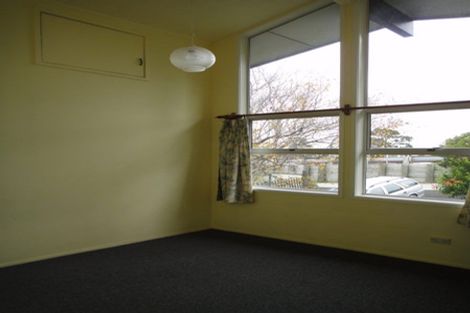 Photo of property in 639a Glenfield Road, Totara Vale, Auckland, 0629