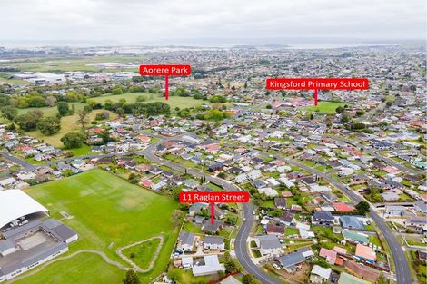 Photo of property in 11 Raglan Street, Mangere East, Auckland, 2024