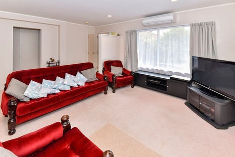 Photo of property in 8a Sheriff Place, Randwick Park, Auckland, 2105