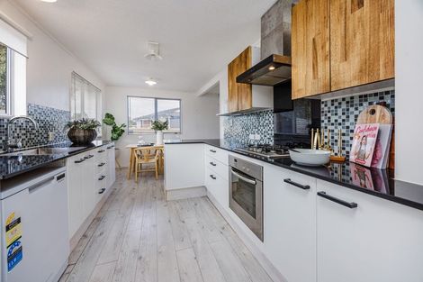 Photo of property in 1/17 Etherton Drive, Weymouth, Auckland, 2103