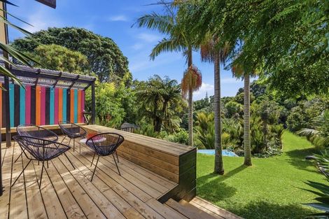 Photo of property in 37 Wairau Road, Oakura, 4314