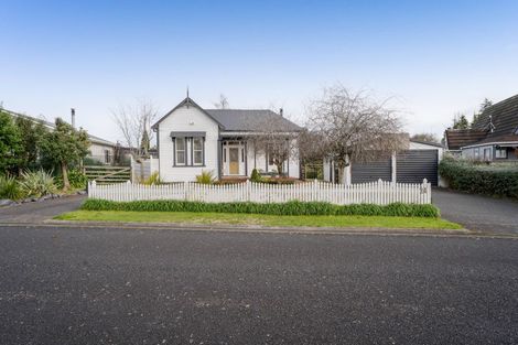 Photo of property in 24 Dunn Street, Egmont Village, 4372