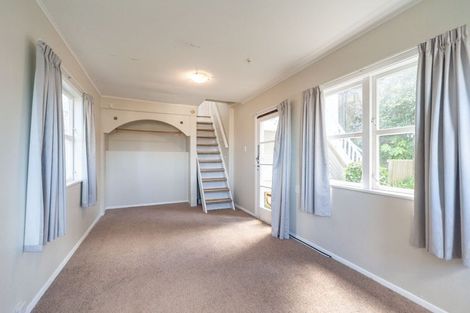Photo of property in 80 Kelburn Parade, Kelburn, Wellington, 6012