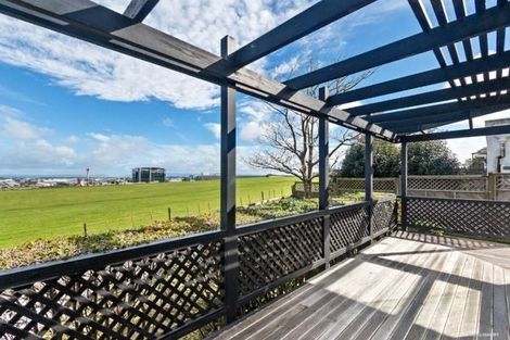 Photo of property in 16a Wilisa Rise, Goodwood Heights, Auckland, 2105
