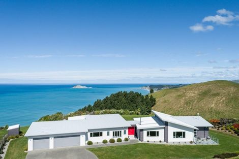 Photo of property in 64 Timoti Road, Waimarama, Havelock North, 4294