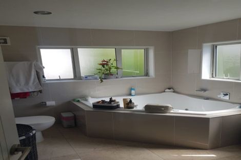 Photo of property in 42 Corricvale Way, Northcross, Auckland, 0630