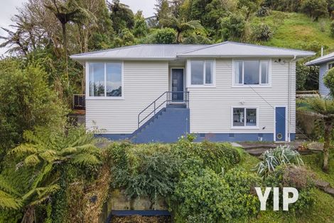 Photo of property in 106 Ruskin Road, Newlands, Wellington, 6037