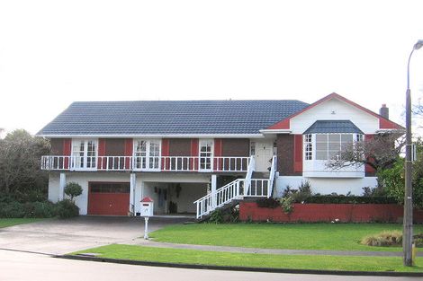 Photo of property in 19 Chilton Grove, Hokowhitu, Palmerston North, 4410