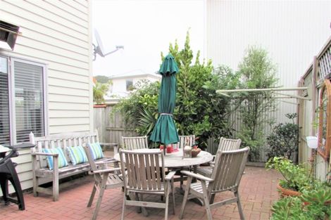 Photo of property in 2/6 The Parade, Island Bay, Wellington, 6023