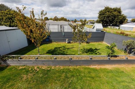 Photo of property in 16 Dunk Place, Milson, Palmerston North, 4414
