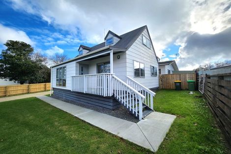 Photo of property in 7a Litchfield Place, Clarks Beach, 2122