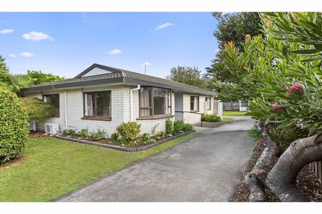 Photo of property in 2 Page Place, Hamilton East, Hamilton, 3216