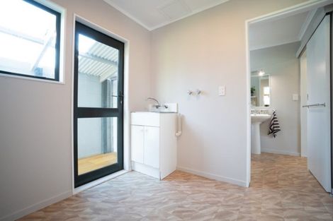 Photo of property in 15 Charles Cross Street, Longburn, Palmerston North, 4412