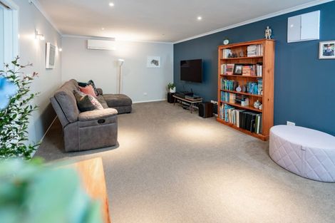 Photo of property in 6 Maybury Way, Island Bay, Wellington, 6023
