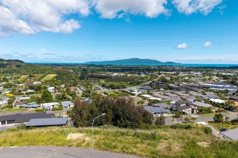 Photo of property in 107 Kakariki Grove, Waikanae, 5036