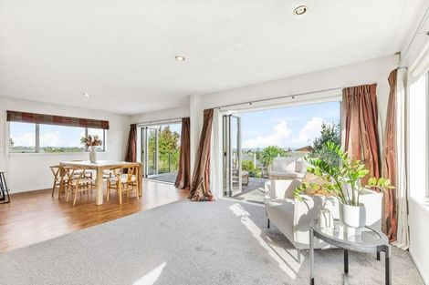 Photo of property in 80c Golf Road, New Lynn, Auckland, 0600