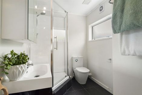 Photo of property in 2/7 Westwell Road, Belmont, Auckland, 0622