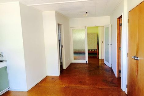 Photo of property in 22 Holdaway Avenue, Northcote, Auckland, 0627