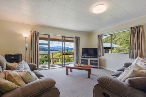 Photo of property in 7 Matai Place, Waikawa, Picton, 7220