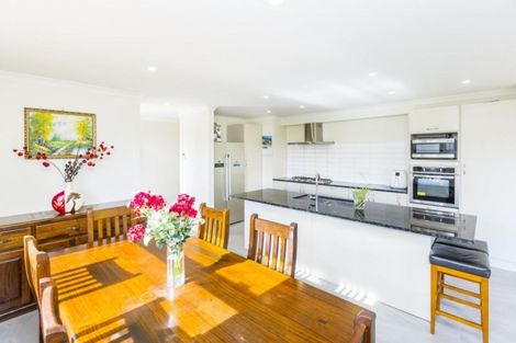 Photo of property in 24 Mount Marua Way, Timberlea, Upper Hutt, 5018