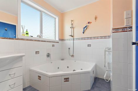 Photo of property in 26 Humphrey Kemp Avenue, Henderson, Auckland, 0612