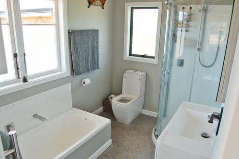 Photo of property in 31 Ranganui Road, Kaiwaka, 0573